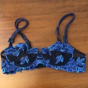 Lise Charmel 32B Bra France Couture Embroidery.